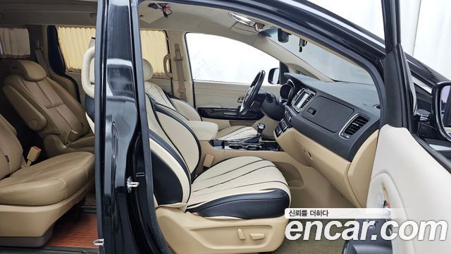 Kia Carnival 9-Seater Hi-Limousine Prestige Hiroof 2019 — фото 11