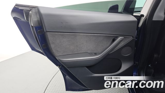 Tesla Model Y Long Range AWD 2022 — фото 31