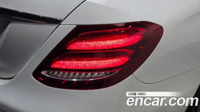 Mercedes-Benz E-Class (W213) E220d Avantgarde 2018 — фото 23