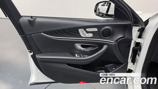 Mercedes-Benz E-Class (W213) E220d Avantgarde 2018 — фото 24