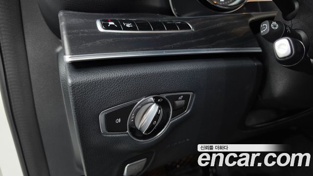 Mercedes-Benz E-Class (W213) E220d Avantgarde 2018 — фото 29