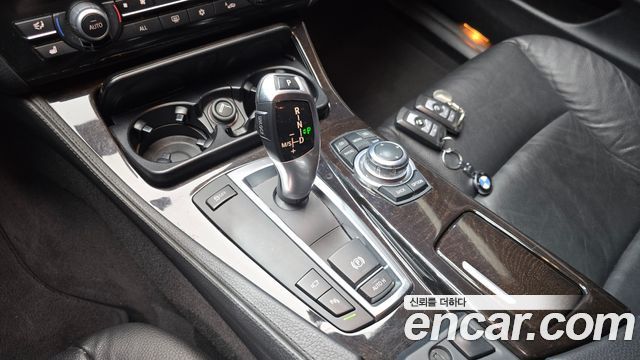 BMW 5 Series (F10) 528i 2011 — фото 9