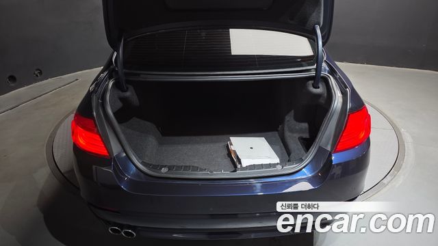 BMW 5 Series (F10) 528i 2011 — фото 20