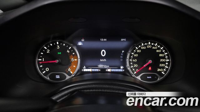 Jeep Renegade 2.0 Diesel Limited AWD 2018 — фото 8