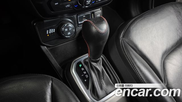 Jeep Renegade 2.0 Diesel Limited AWD 2018 — фото 9