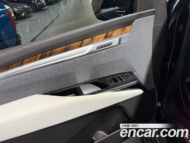 Cadillac Escalade (V) 6.2 ESV ESV Sports Platinum 2025 — фото 17