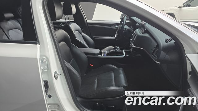 Kia Stinger 2.0 Turbo 2WD Platinum 2019 — фото 11