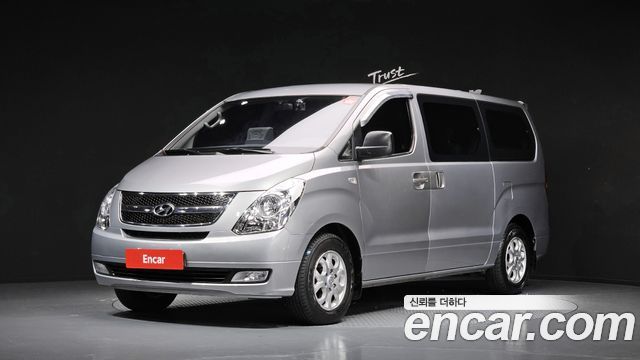 Hyundai Grand Starex 11-Seater Wagon CVX Luxury