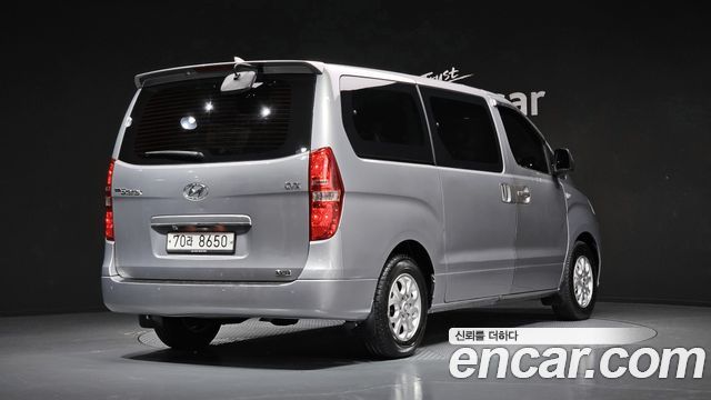 Hyundai Grand Starex 11-Seater Wagon CVX Luxury 2013 — фото 2