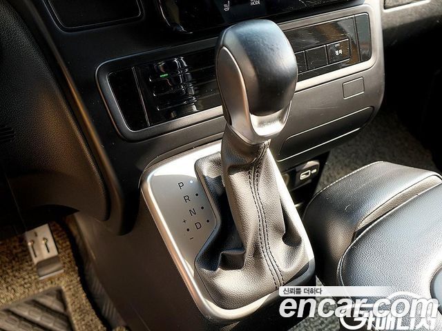Hyundai Staria L3.5  Kinder Safety Car 15-Seater 2023 — фото 9