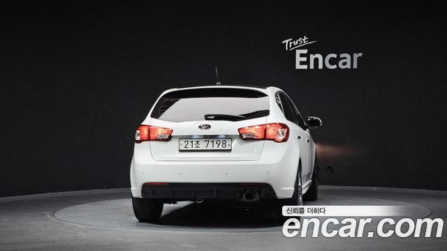 Kia Forte Hatchback 1.6 GDI Prestige Standard 2013 — фото 4