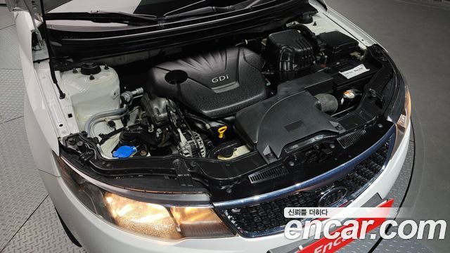 Kia Forte Hatchback 1.6 GDI Prestige Standard 2013 — фото 6