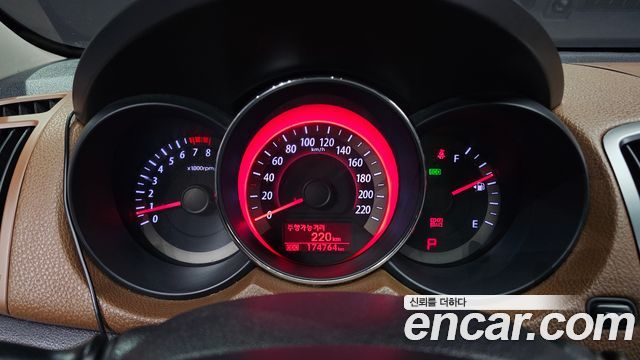Kia Forte Hatchback 1.6 GDI Prestige Standard 2013 — фото 8