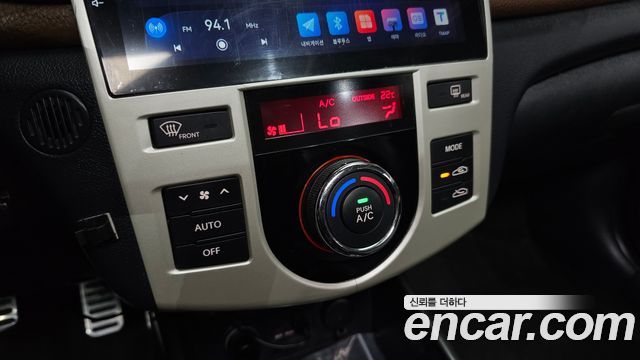 Kia Forte Hatchback 1.6 GDI Prestige Standard 2013 — фото 15