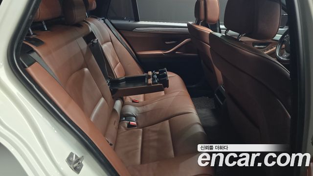 BMW 5 Series (F10) 525d xDrive M Sport Touring 2012 — фото 11