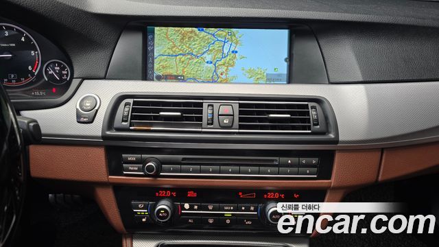 BMW 5 Series (F10) 525d xDrive M Sport Touring 2012 — фото 14