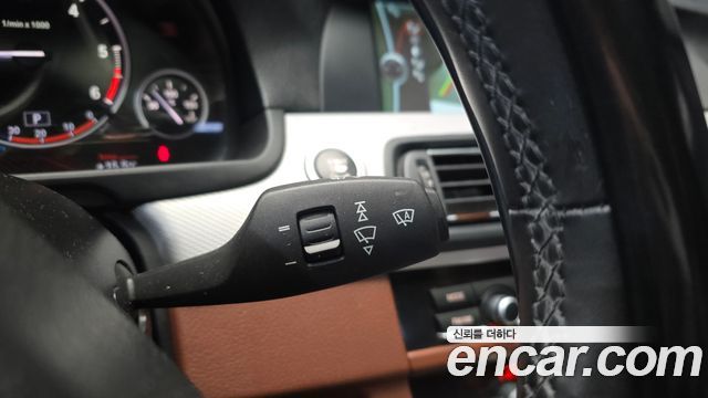 BMW 5 Series (F10) 525d xDrive M Sport Touring 2012 — фото 17