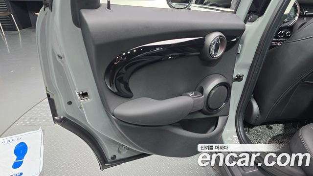 MINI Cooper S 5Door Standard 3rd 2021 — фото 31