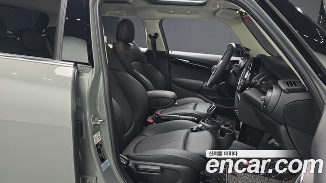 MINI Cooper S 5Door Standard 3rd 2021 — фото 32