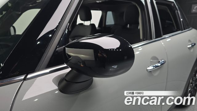 MINI Cooper S 5Door Standard 3rd 2021 — фото 36