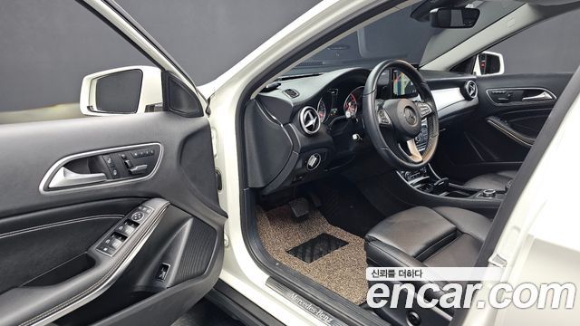 Mercedes-Benz GLA-Class (X156) GLA200 d 2017 — фото 10