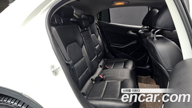 Mercedes-Benz GLA-Class (X156) GLA200 d 2017 — фото 12
