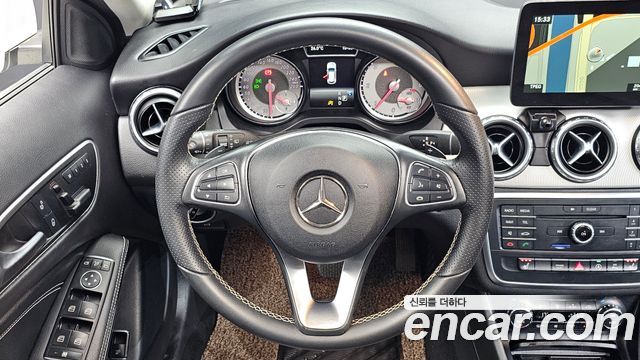 Mercedes-Benz GLA-Class (X156) GLA200 d 2017 — фото 13