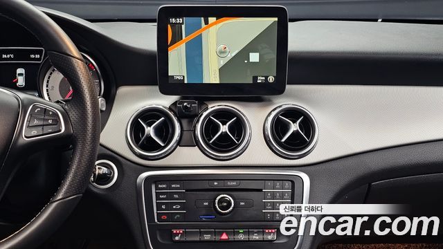 Mercedes-Benz GLA-Class (X156) GLA200 d 2017 — фото 14