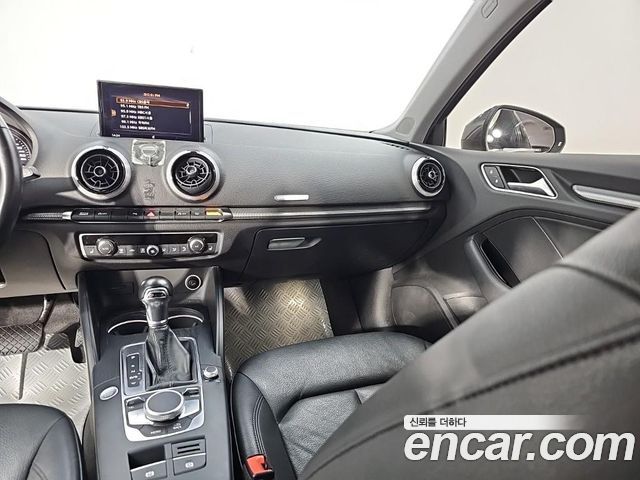 Audi A3 40 TFSI 8V 2018 — фото 10