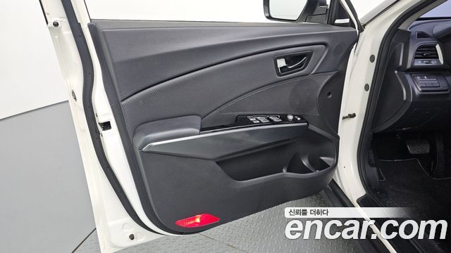 KG Mobility (SsangYong) Tivoli Armor Diesel VX 2WD 2018 — фото 24