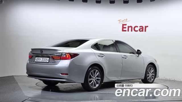 Lexus ES300h Supreme XV60 2017 — фото 2