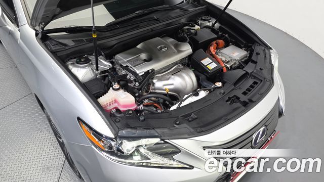 Lexus ES300h Supreme XV60 2017 — фото 6