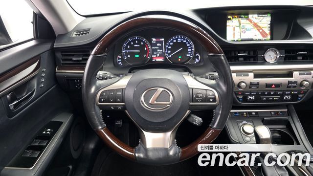Lexus ES300h Supreme XV60 2017 — фото 13