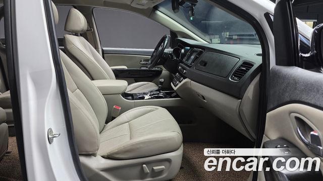 Kia Carnival 7-Seater Limousine President 2019 — фото 26