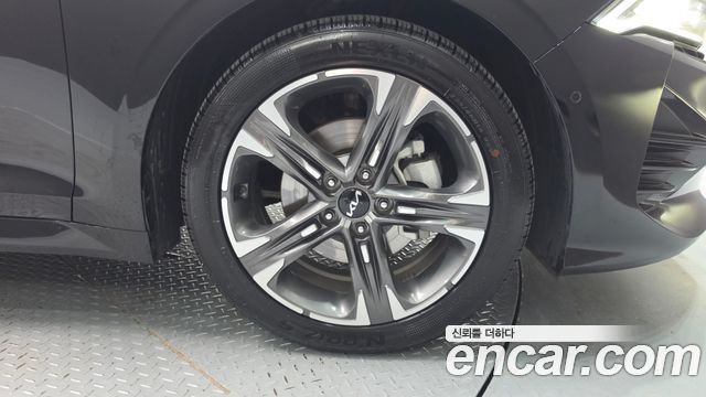 Kia K5 (III) 2.0 Signature 2023 — фото 21
