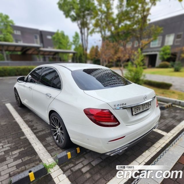 Mercedes-Benz E-Class (W213) E220d Avantgarde 2017 — фото 2