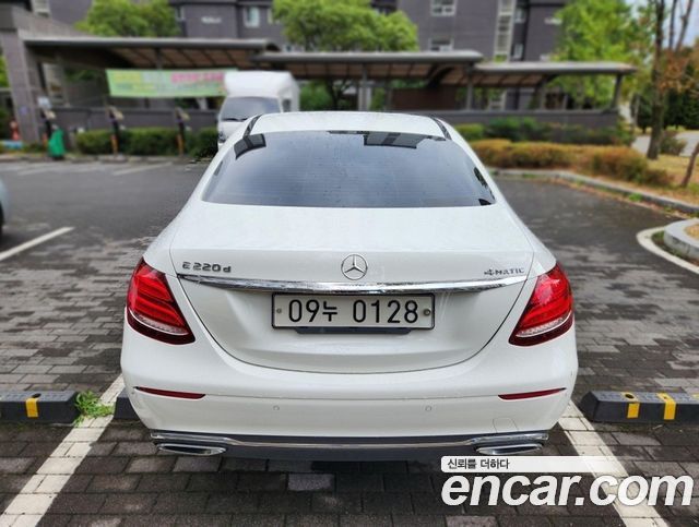 Mercedes-Benz E-Class (W213) E220d Avantgarde 2017 — фото 4