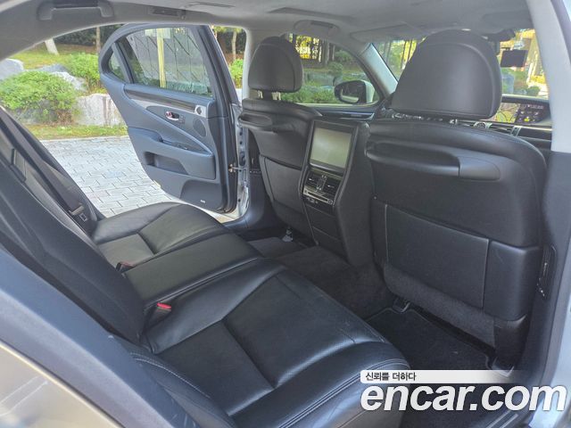 Lexus LS600hL 5-Seats Ottoman XF40 2014 — фото 10