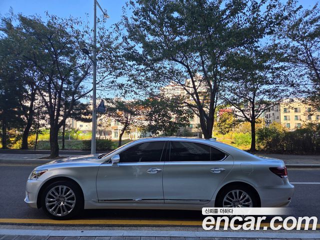 Lexus LS600hL 5-Seats Ottoman XF40 2014 — фото 19