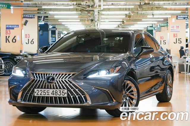 Lexus ES300h (VII) Luxury Plus 2026 — фото 1