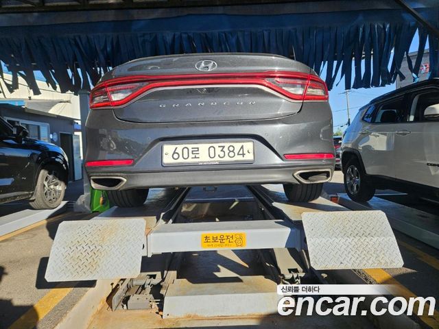 Hyundai Grandeur (IG) 2.4 Premium Special 2017 — фото 2