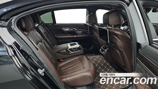 BMW 7 Series (G11) 730Ld xDrive Design Pure Excellence 2021 — фото 12