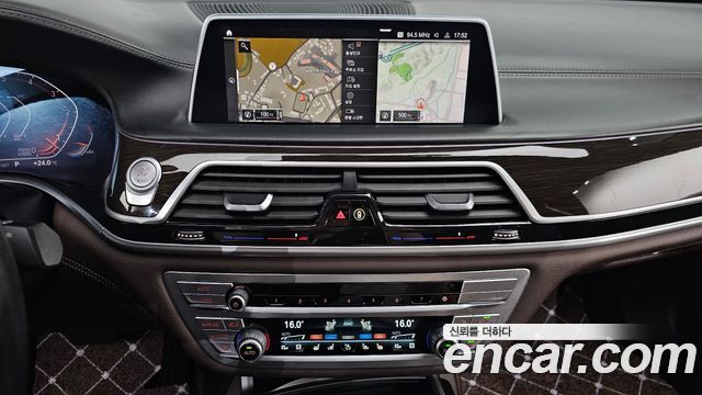 BMW 7 Series (G11) 730Ld xDrive Design Pure Excellence 2021 — фото 14