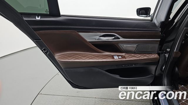BMW 7 Series (G11) 730Ld xDrive Design Pure Excellence 2021 — фото 25
