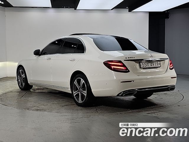 Mercedes-Benz E-Class (W213) E220d Avantgarde 2019 — фото 3