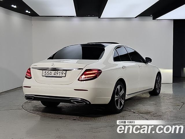Mercedes-Benz E-Class (W213) E220d Avantgarde 2019 — фото 4