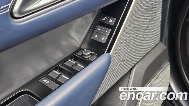 Land Rover Range Rover Velar 3.0 D300 R-Dynamic HSE 2018 — фото 17