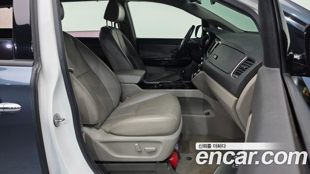 Kia Carnival 11-seater Noblesse 2016 — фото 11