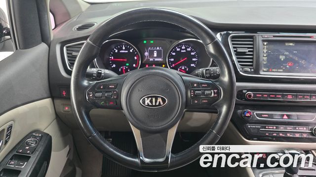 Kia Carnival 11-seater Noblesse 2016 — фото 13