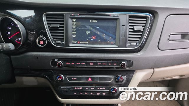Kia Carnival 11-seater Noblesse 2016 — фото 14